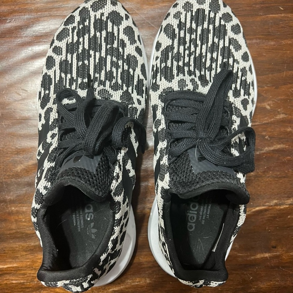 Adidas PRB 698001 Women’s Black/White Leopard Shoes Size 8.5